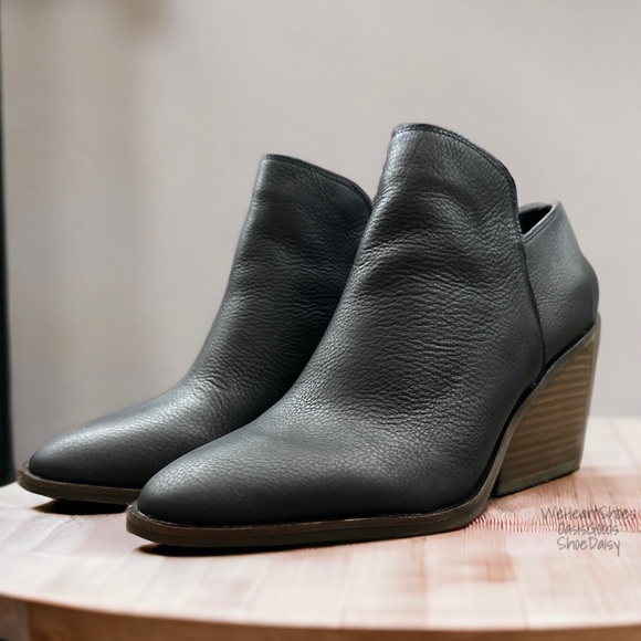 NIB Lucky Brand Sauci Almond Toe Block Heel Leather Ankle Booties Black 8.5M - Picture 5 of 12